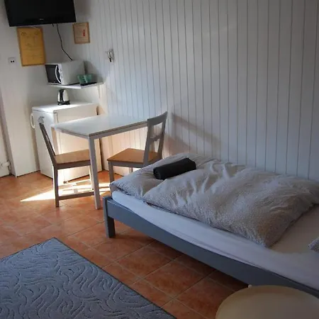 Autoscsarda Es Panzio