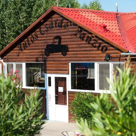 Autóscsárda és Panzió 2*